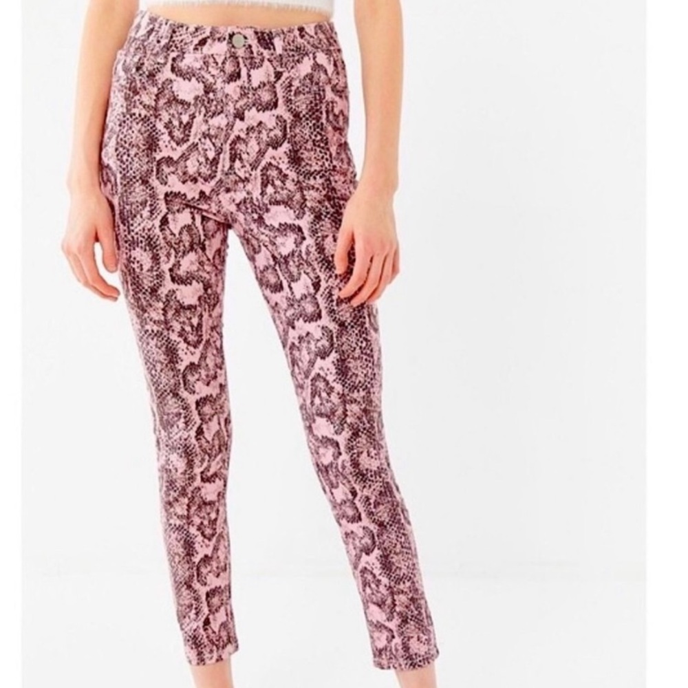 URBAN OUTFITTERS | BDG Pink Snakeskin Twig High Rise Skinny Jeans Pink Size 26